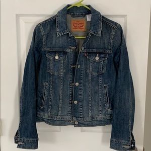 Small Levi’s Women’s Denim Jacket